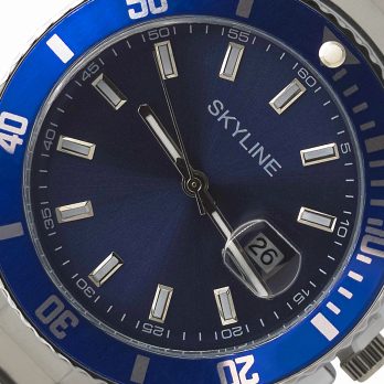 Reloj de acero inoxidable azul y plateado